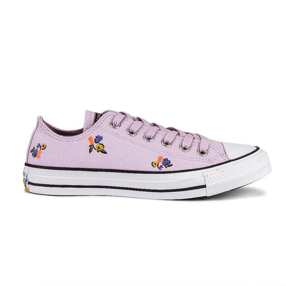 NWT Converse Chuck Taylor All Star Sneaker - Size 7 - Picture 1 of 5